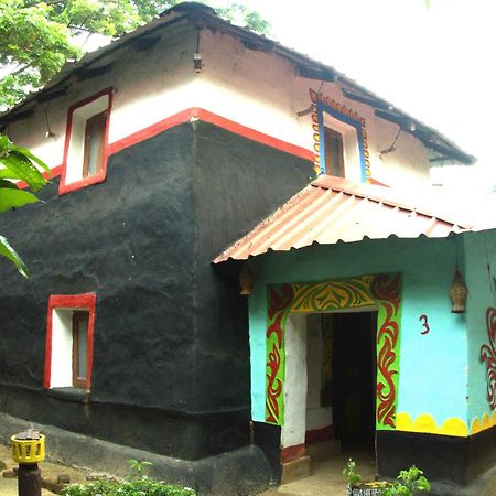 Raktokorobi Karu Gram Hotel Sri Niketan Buitenkant foto