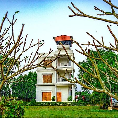 Raktokorobi Karu Gram Hotel Sri Niketan Buitenkant foto