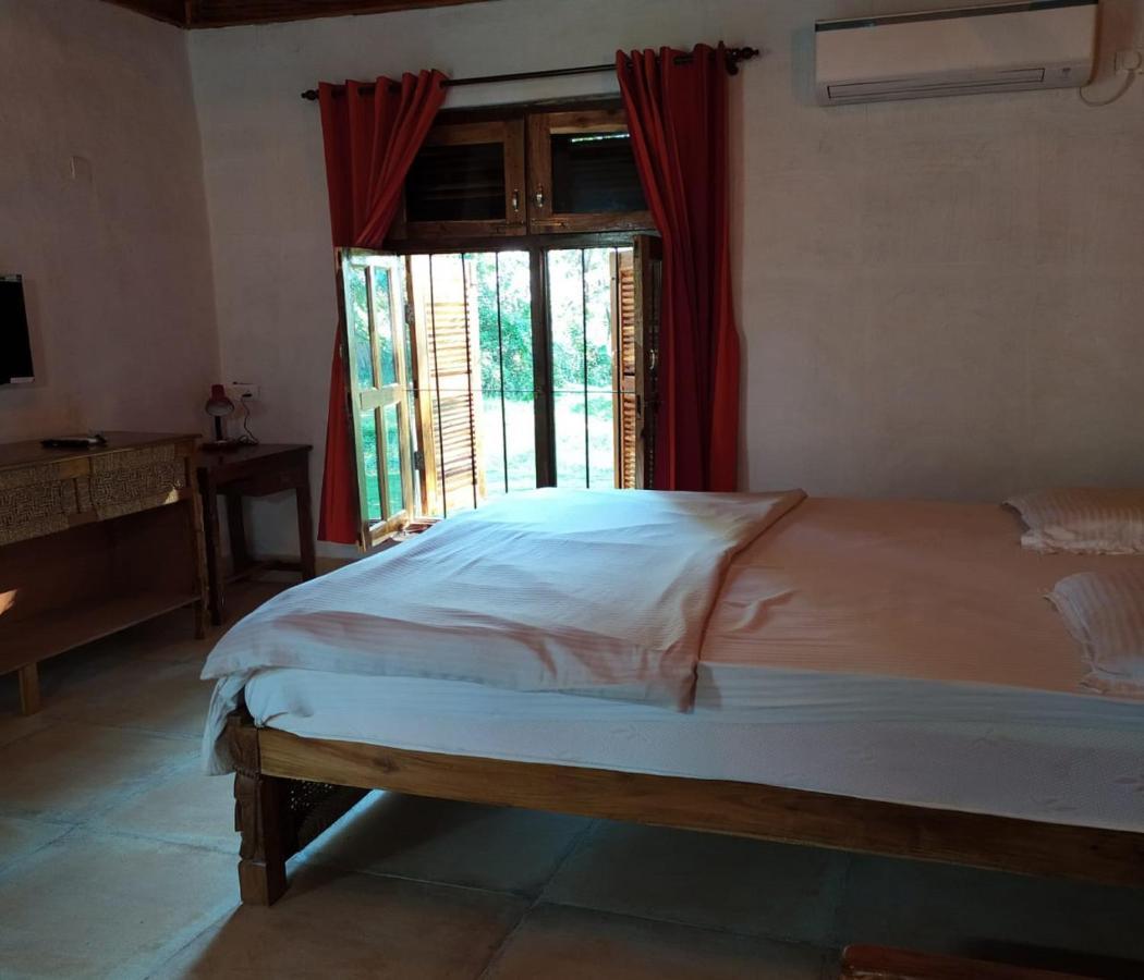 Raktokorobi Karu Gram Hotel Sri Niketan Buitenkant foto