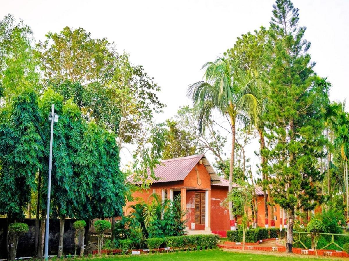 Raktokorobi Karu Gram Hotel Sri Niketan Buitenkant foto
