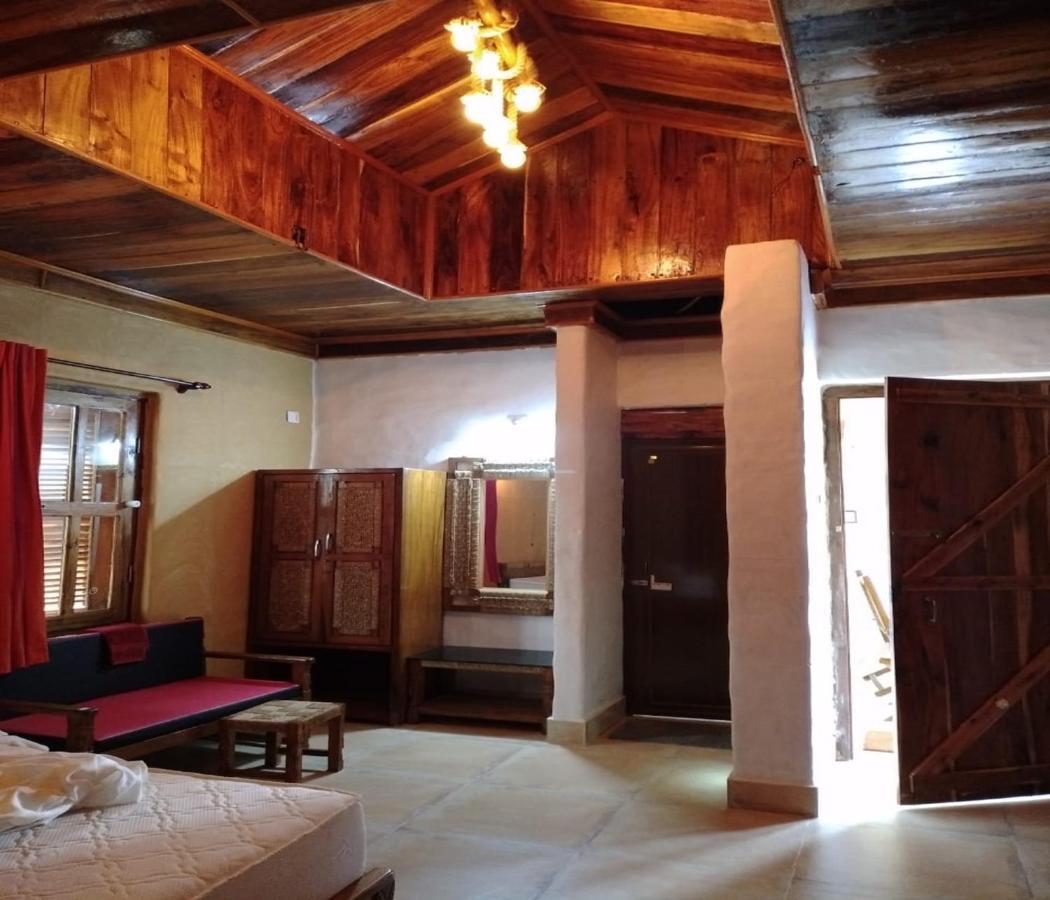Raktokorobi Karu Gram Hotel Sri Niketan Buitenkant foto
