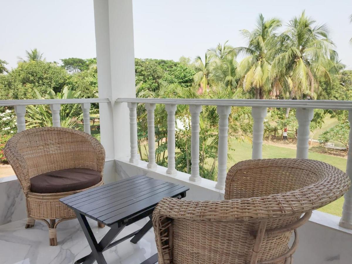 Raktokorobi Karu Gram Hotel Sri Niketan Buitenkant foto