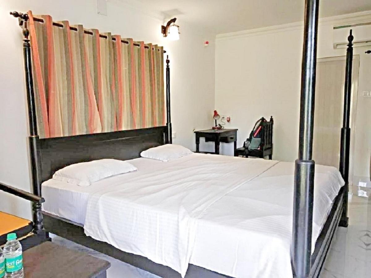 Raktokorobi Karu Gram Hotel Sri Niketan Buitenkant foto