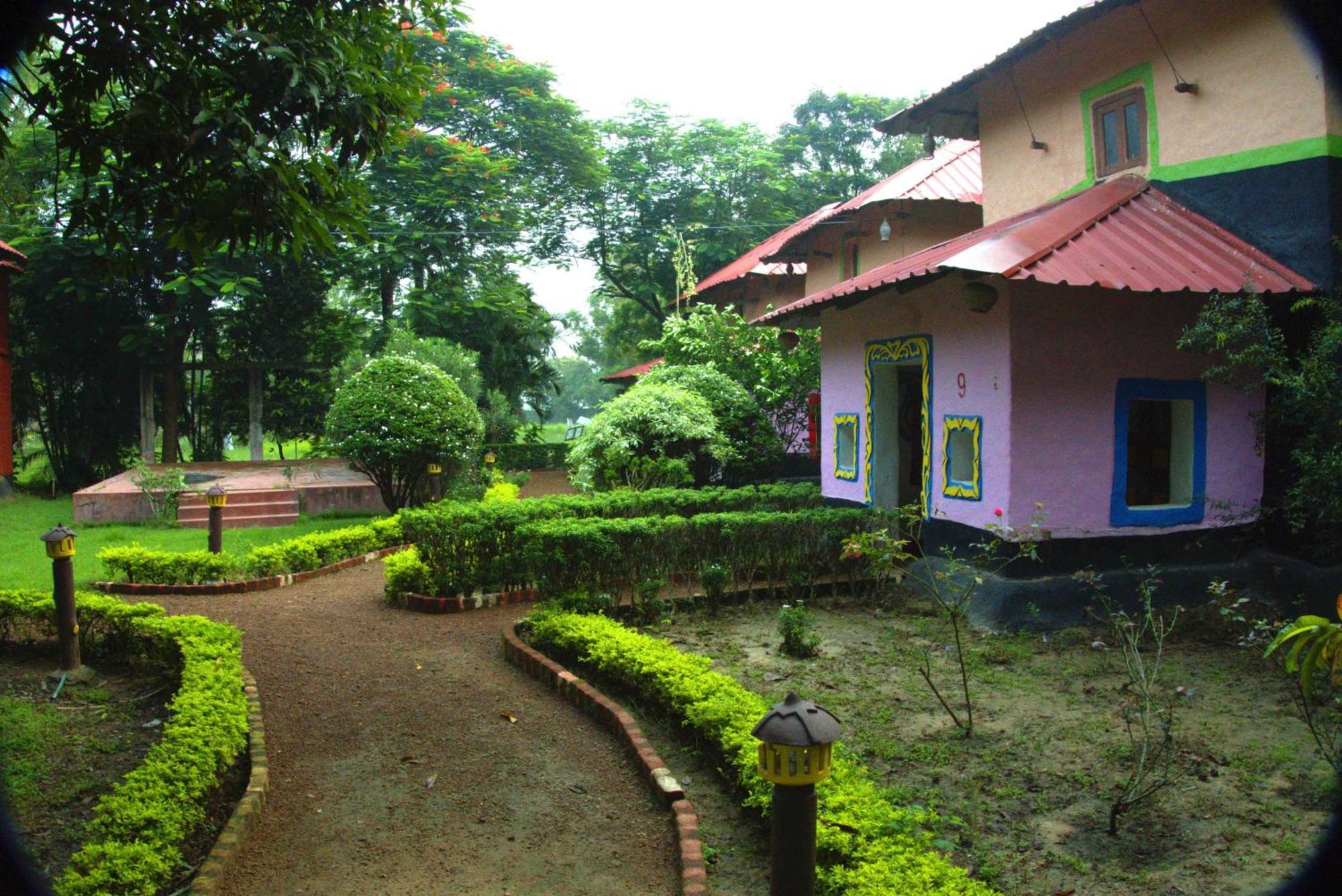 Raktokorobi Karu Gram Hotel Sri Niketan Buitenkant foto