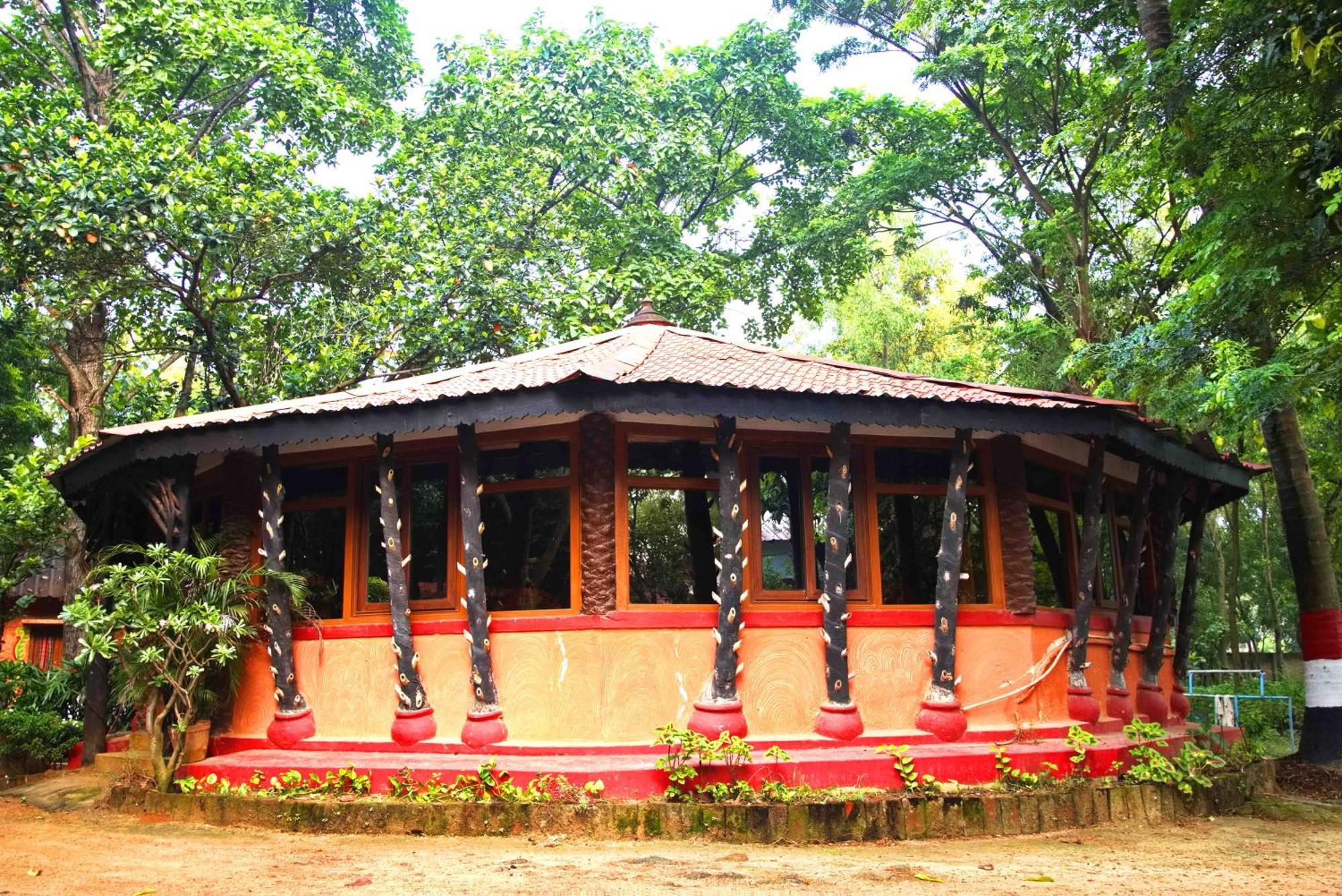 Raktokorobi Karu Gram Hotel Sri Niketan Buitenkant foto