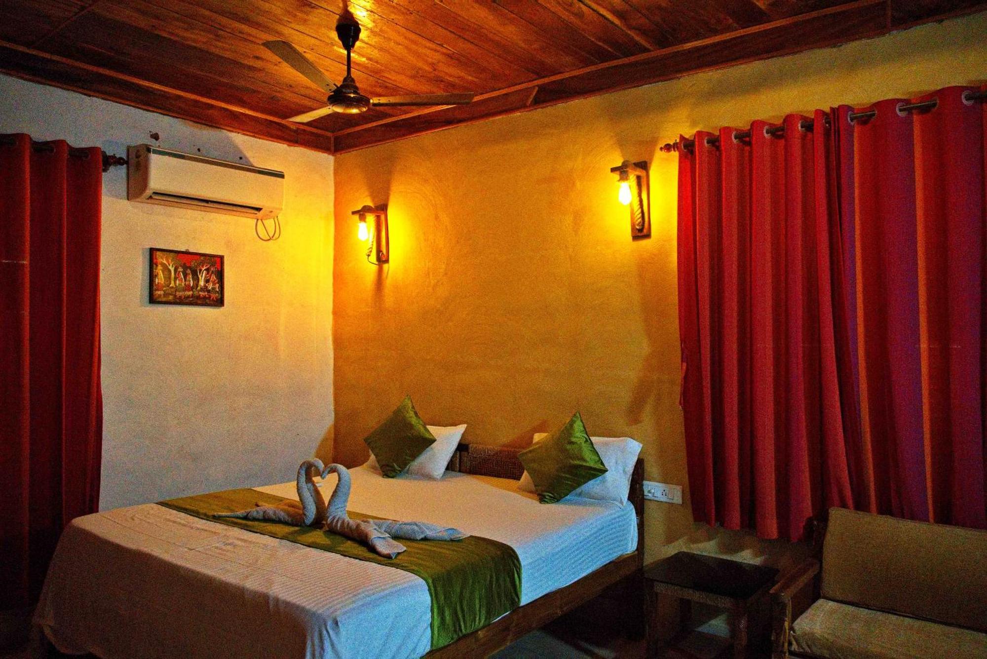 Raktokorobi Karu Gram Hotel Sri Niketan Buitenkant foto