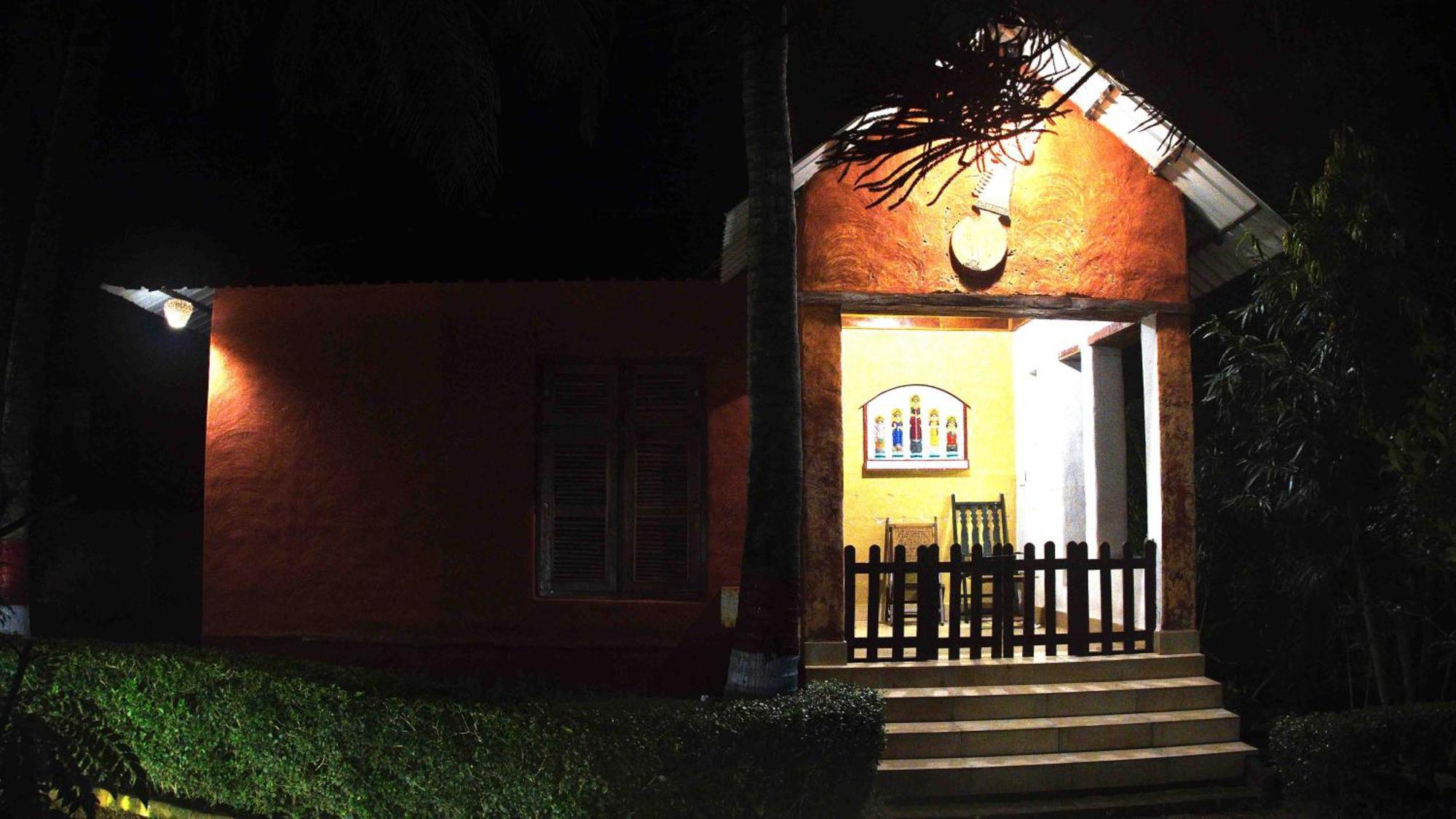 Raktokorobi Karu Gram Hotel Sri Niketan Buitenkant foto