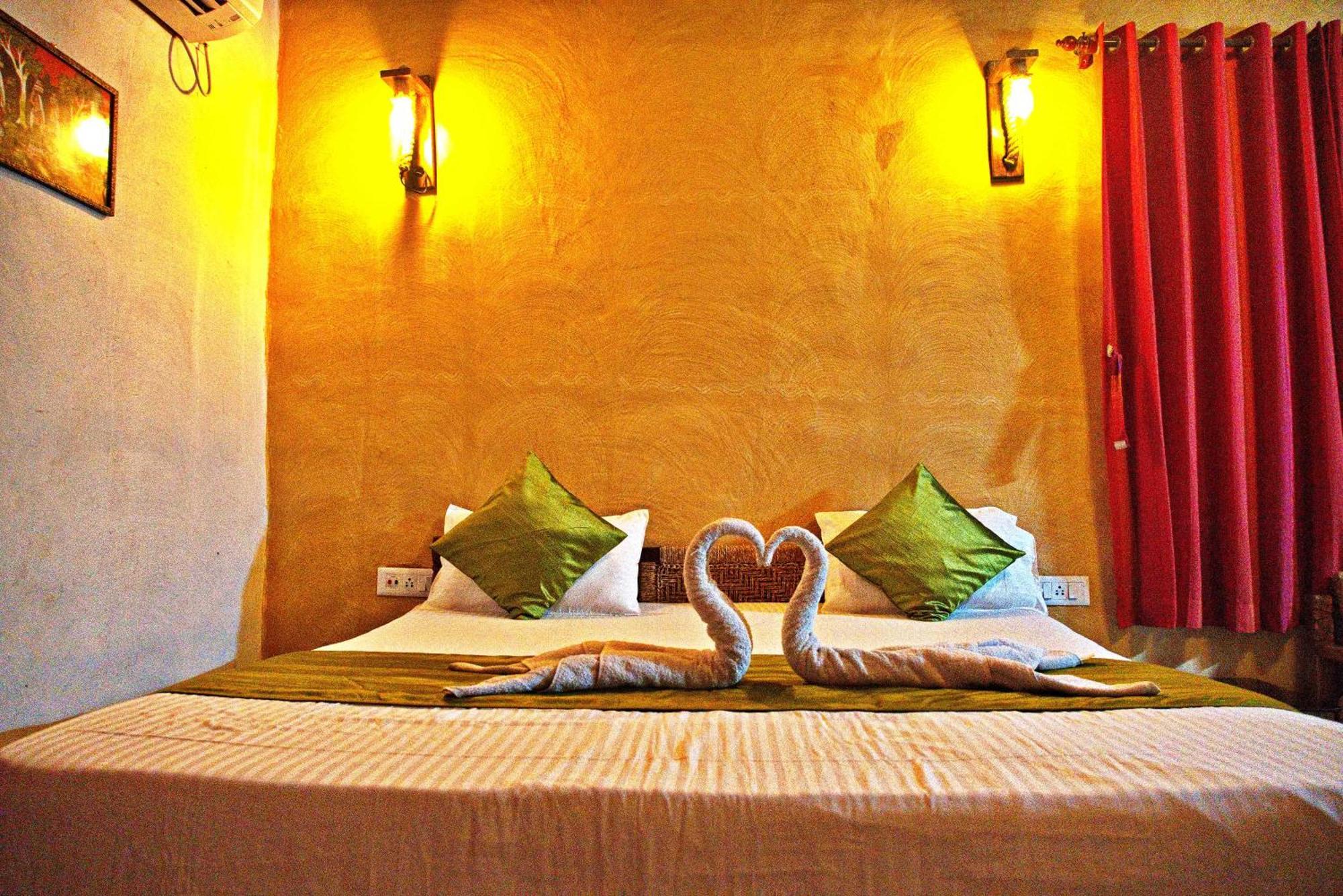 Raktokorobi Karu Gram Hotel Sri Niketan Buitenkant foto