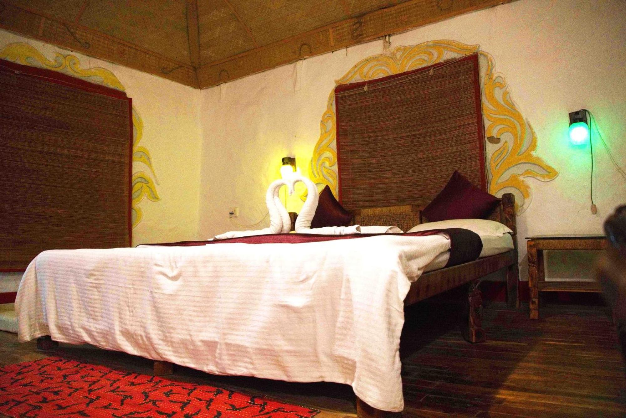 Raktokorobi Karu Gram Hotel Sri Niketan Buitenkant foto