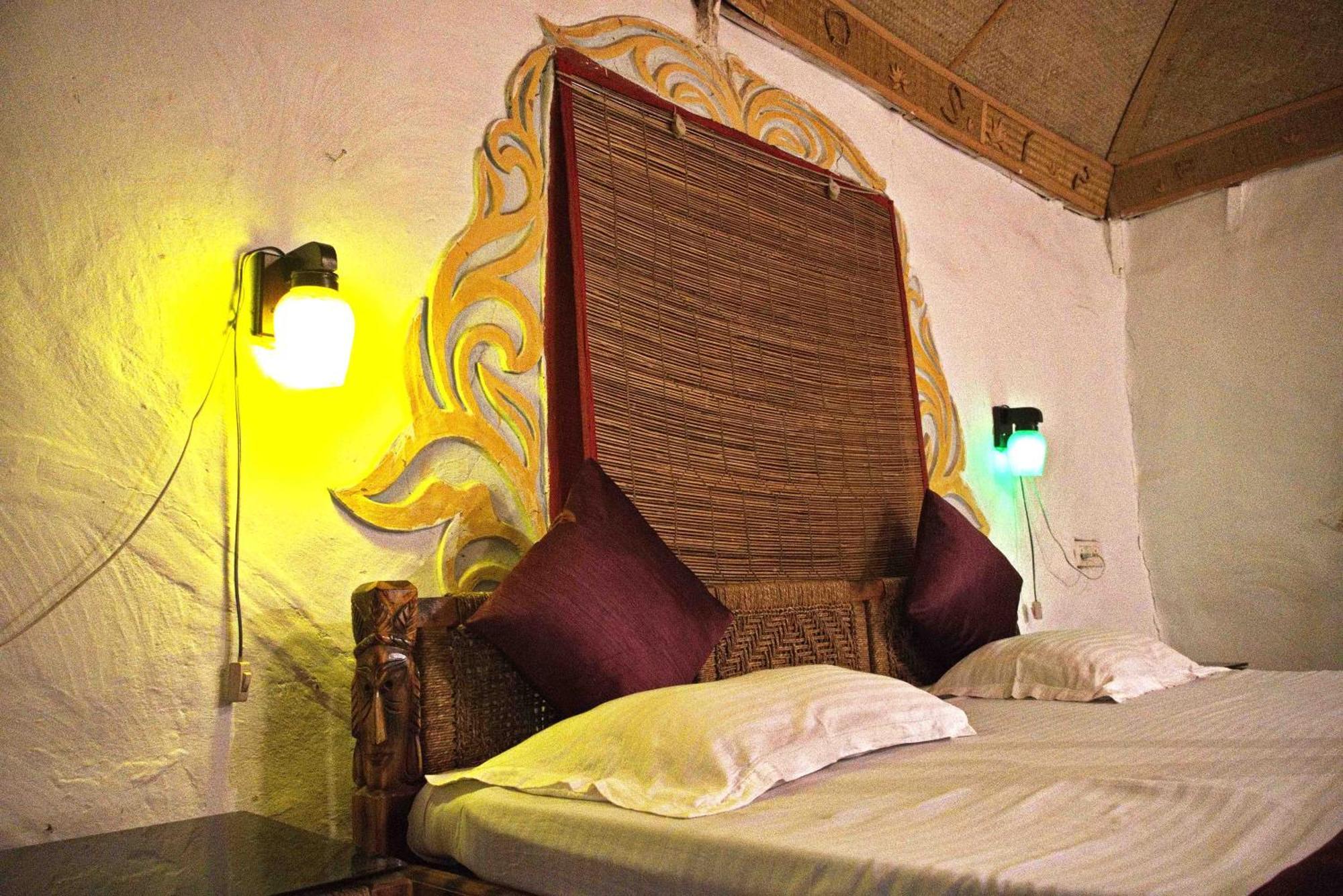 Raktokorobi Karu Gram Hotel Sri Niketan Buitenkant foto